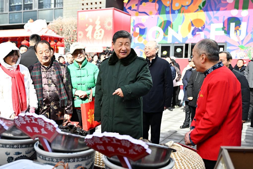第一观察丨习近平总书记同我们共赶新春市集